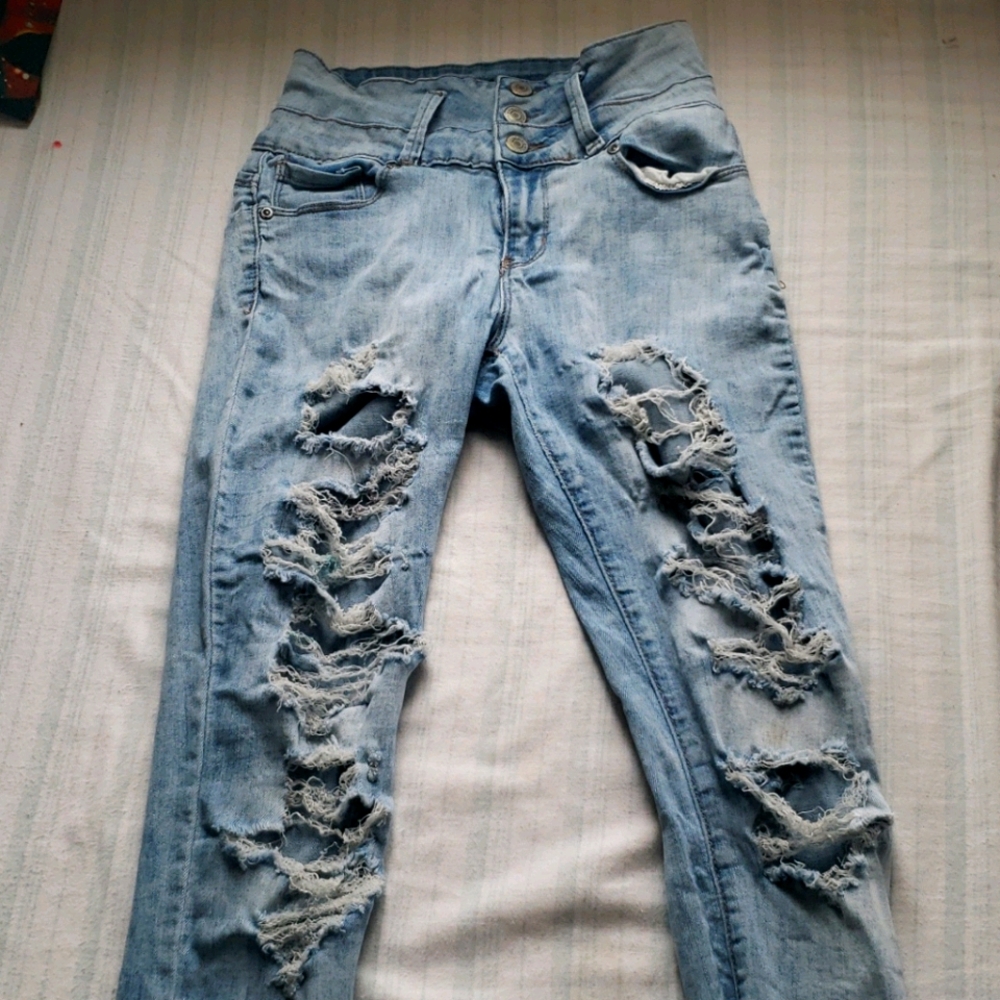 Ripped skinny jeans